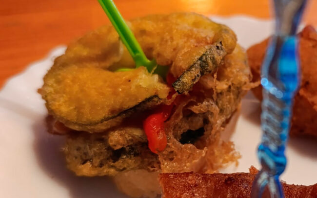Milhoja de calabacín con anchoas y pimientos