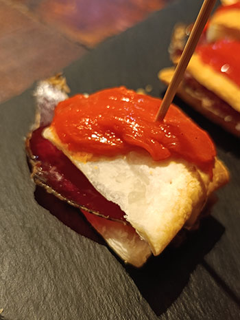 hojaldre-relleno-cecinayqueso01 Hojaldre relleno de Cecina y Queso Veigadarte con Pimiento Asado